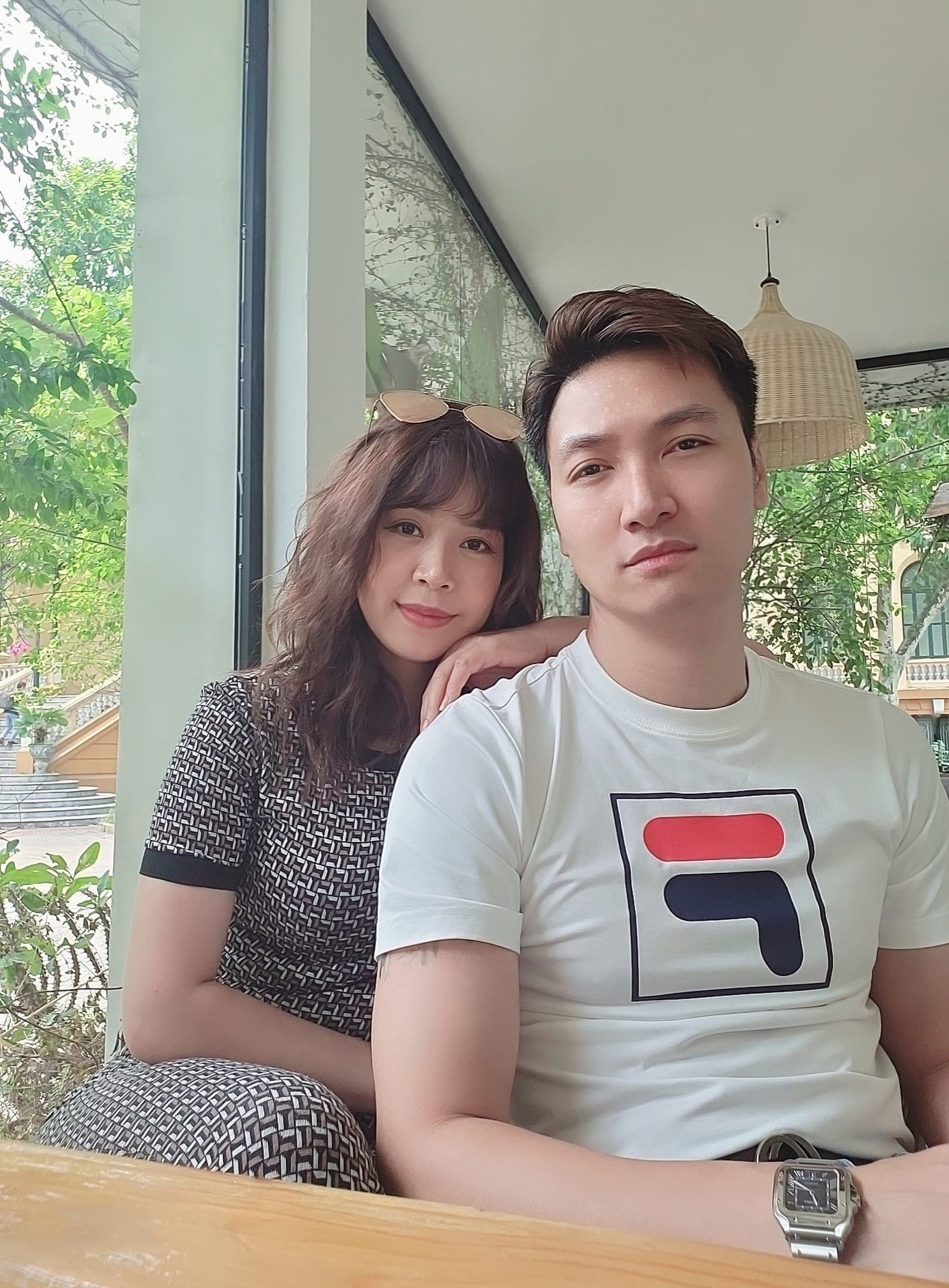 Hai vợ chồng Mạnh Trường có chuyện tình đẹp như mơ