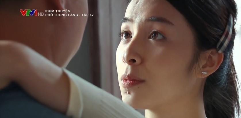 Dấu vết lạ ở cằm khiến Trần Vân bị nghi xỏ khuyên Dấu vết lạ ở cằm khiến Trần Vân bị nghi xỏ khuyên