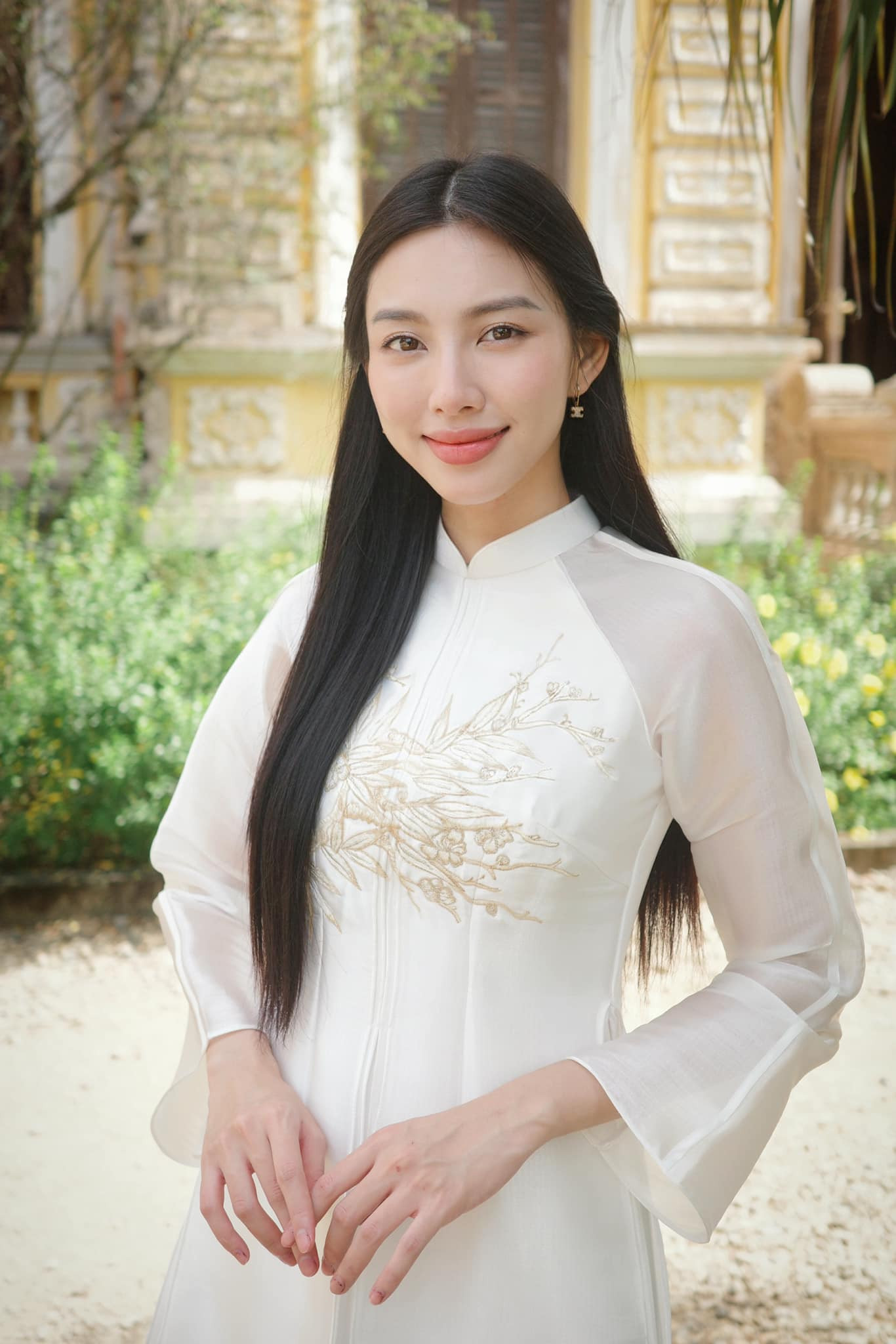 Ý Nhi rất hâm mộ đàn chị, từng muốn tham dự fan meeting nhưng chưa có cơ hội.