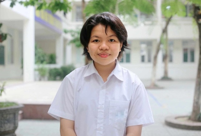 Lê Tuệ Chi nhận học bổng tới 8 tỷ đồng.