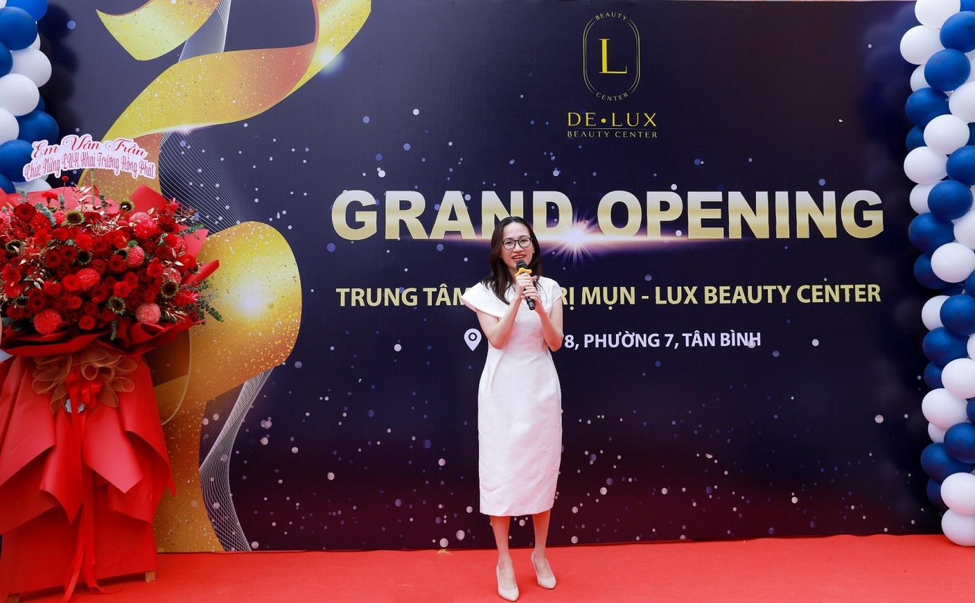 Bác sĩ Tô Lan Phương phát biểu trong buổi khai trương