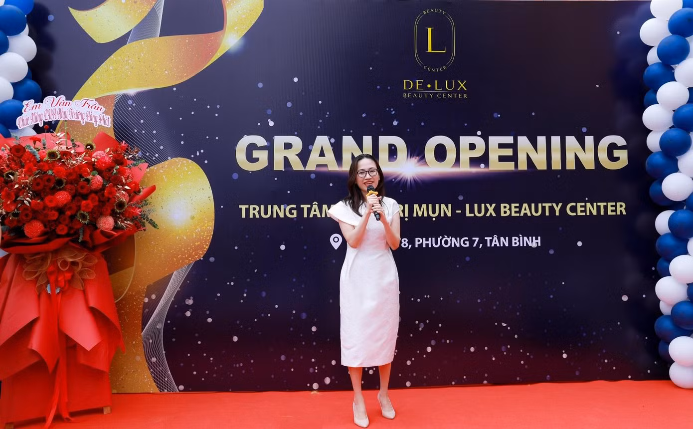 Bác sĩ Tô Lan Phương phát biểu trong buổi khai trương