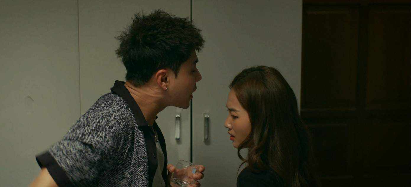 Danh và Trâm Anh hết cãi nhau lại đến chiến tranh lạnh. Danh và Trâm Anh hết cãi nhau lại đến chiến tranh lạnh.