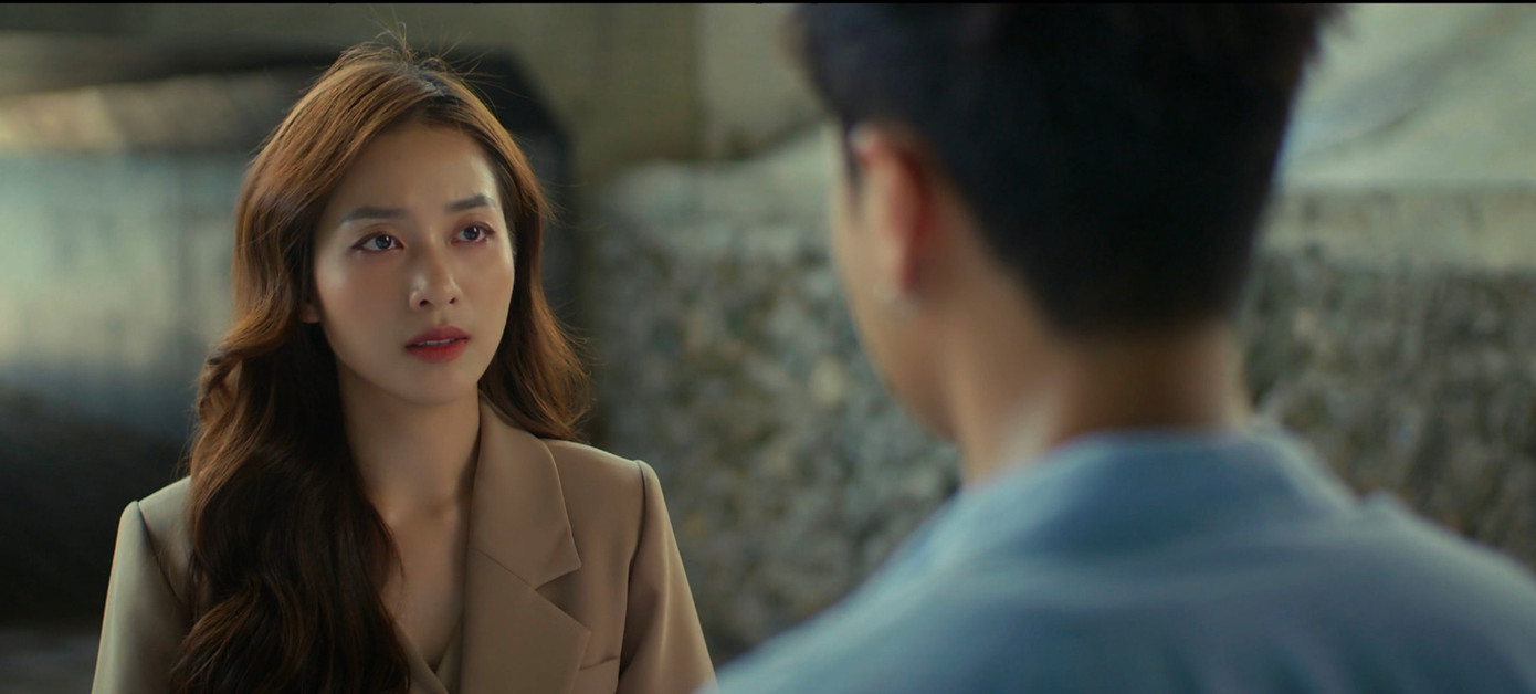 Danh không thể bỏ qua chuyện quá khứ của vợ. Danh không thể bỏ qua chuyện quá khứ của vợ.