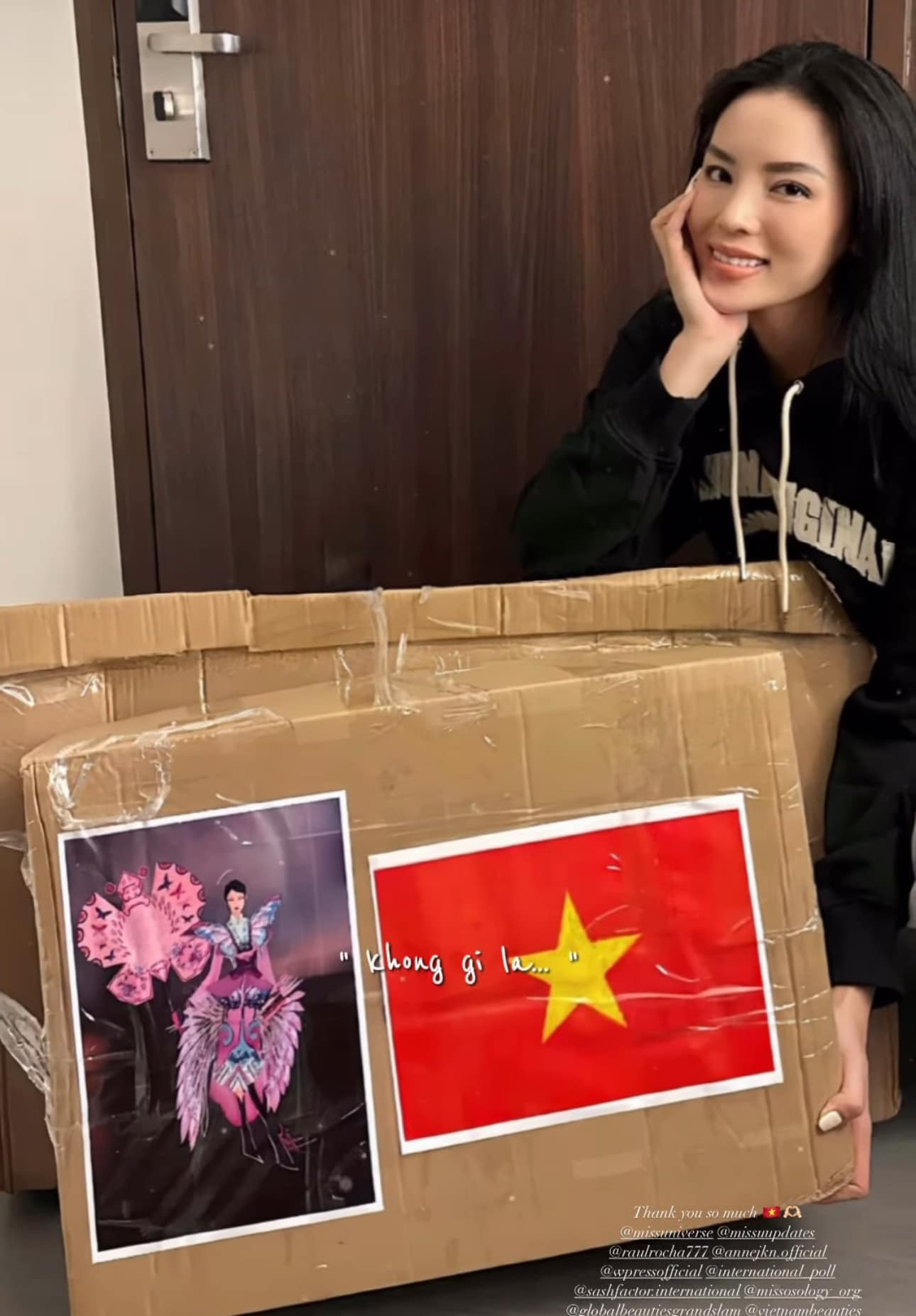 Nàng hậu đã tìm lại được món đồ quan trọng.