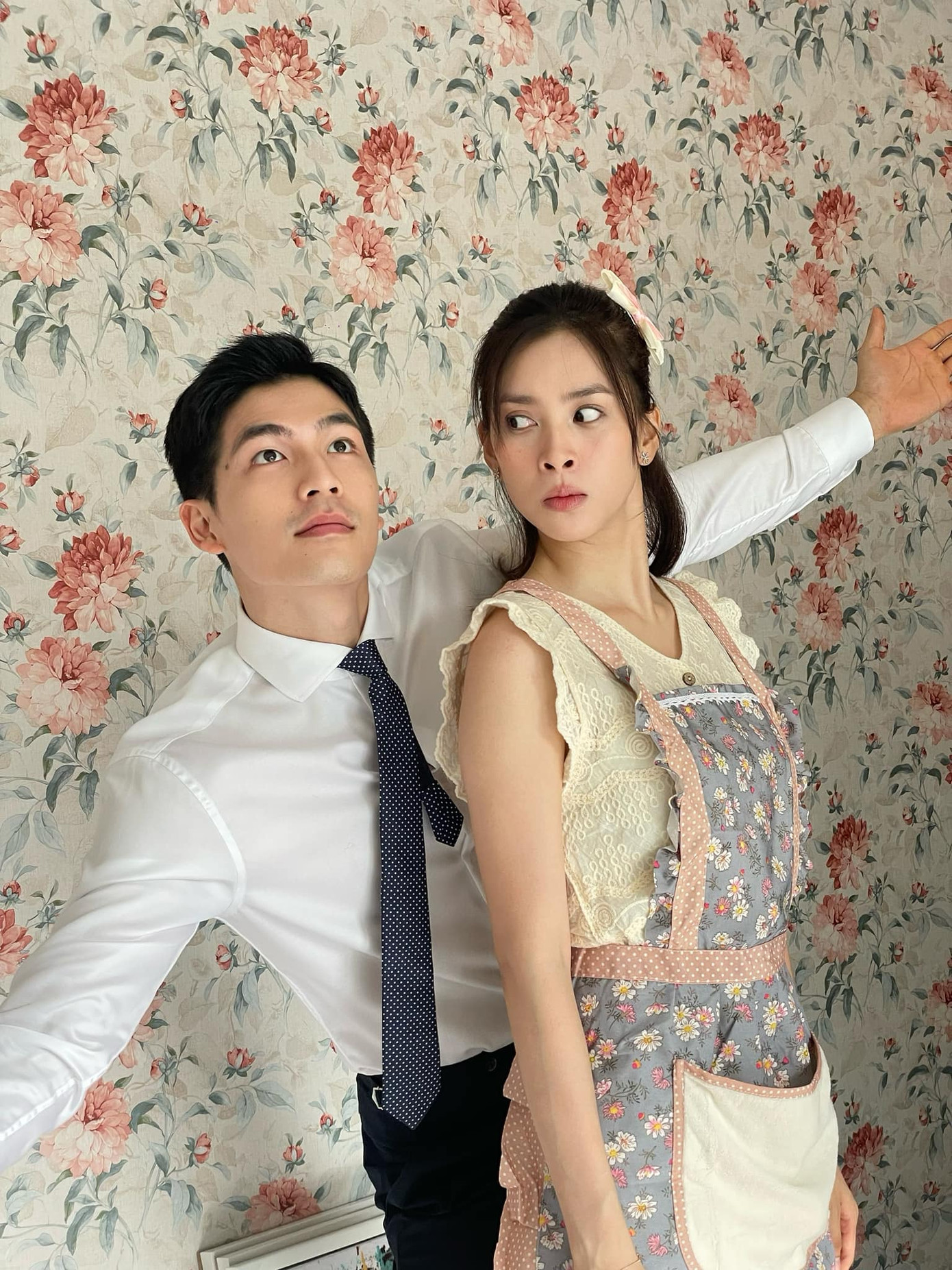 Cả hai được khen đẹp đôi vì ngoại hình xuất sắc và... "tưng tửng" như nhau. Cả hai được khen đẹp đôi vì ngoại hình xuất sắc và... "tưng tửng" như nhau.