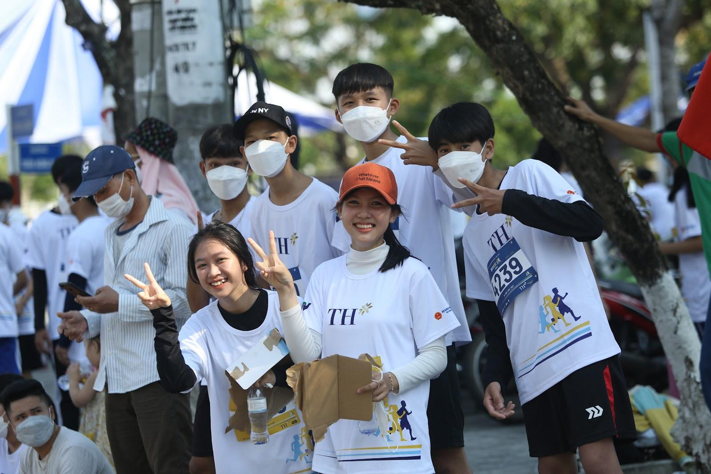 Rất nhiều các bạn học sinh - sinh viên đã có mặt tại điểm xuất phát từ sáng sớm để tham gia S-Race Quảng Nam. Rất nhiều các bạn học sinh - sinh viên đã có mặt tại điểm xuất phát từ sáng sớm để tham gia S-Race Quảng Nam.