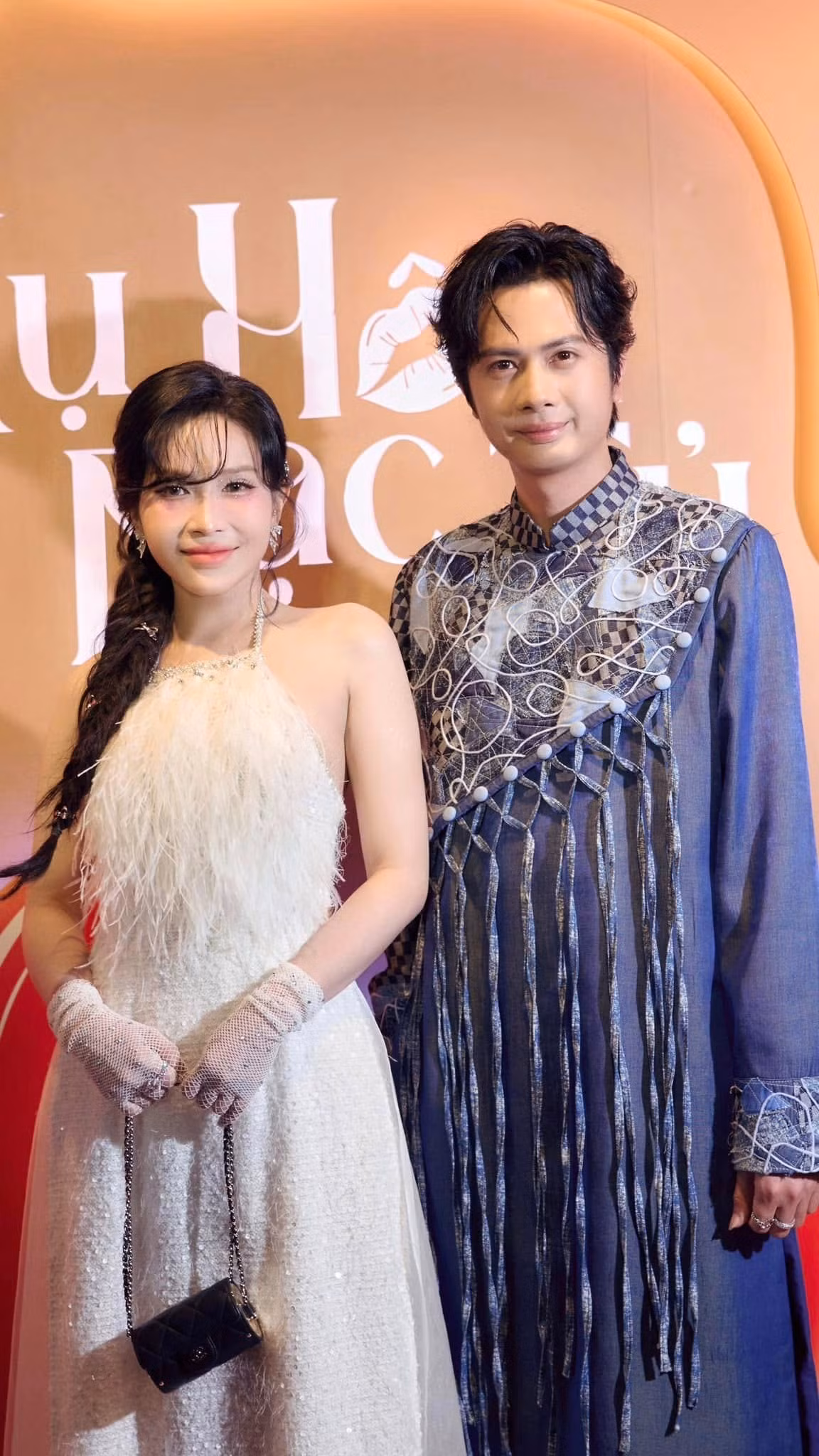 Hai người chỉ đăng ảnh chụp với nửa kia của mình chứ không tương tác với nhau.