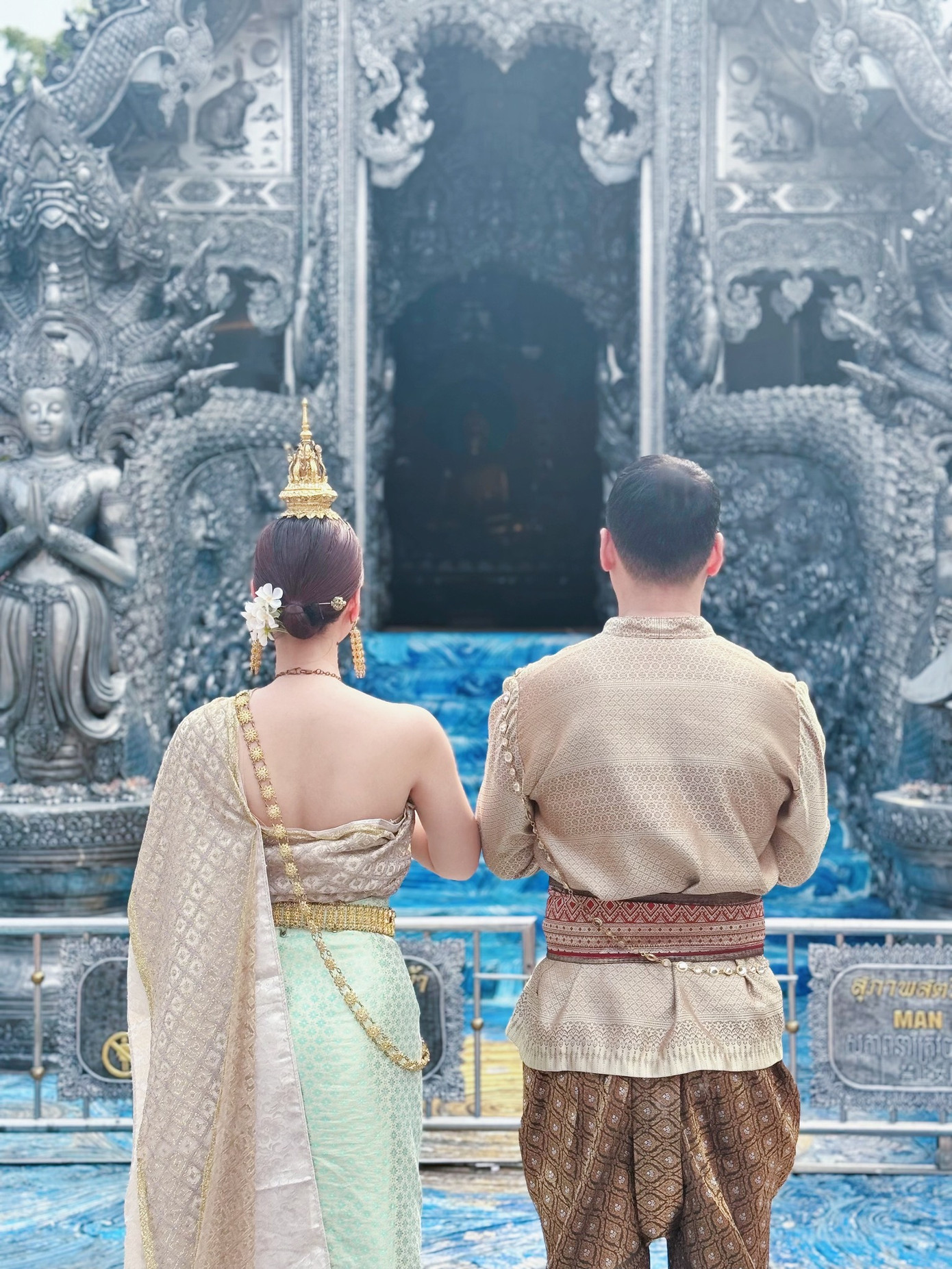 Hương Giang khoe một phần diện mạo bạn trai khi cả hai đi Thái Lan. Hương Giang khoe một phần diện mạo bạn trai khi cả hai đi Thái Lan.