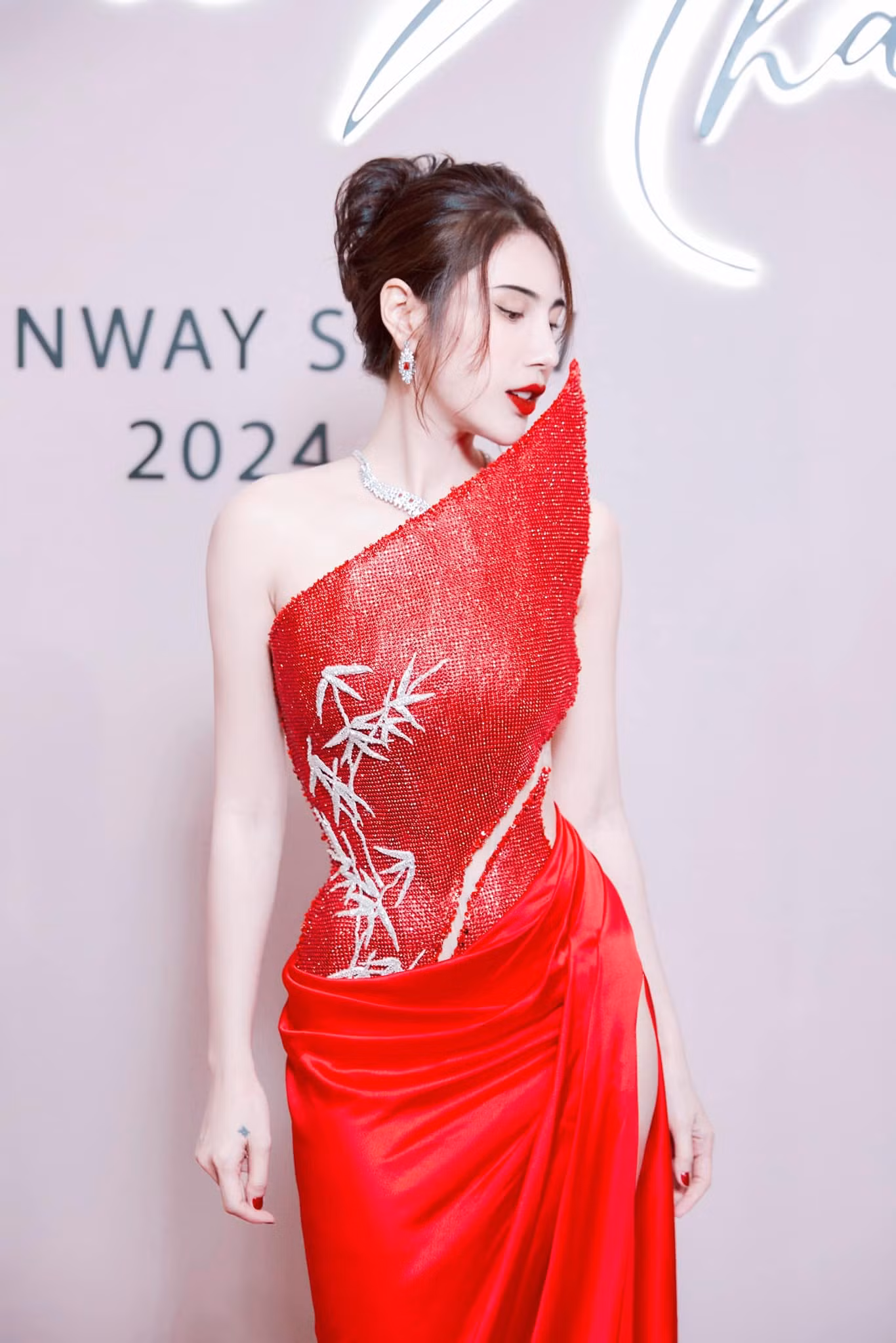 Các sự kiện từ đầu năm 2024 đến giờ, nữ ca sĩ cũng lẻ bóng.