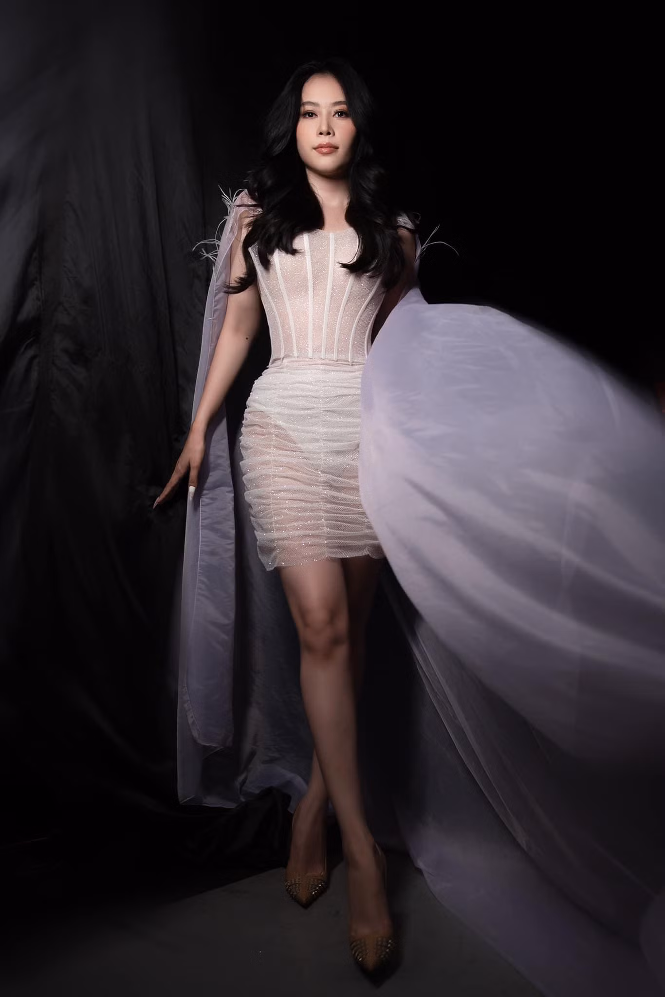 Nam Em là "cô nàng lắm chiêu" của showbiz