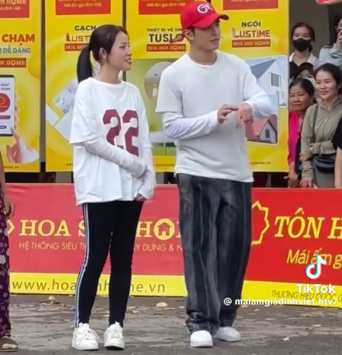 Loạt hành động khiến dân mạng đặt nghi vẫn Puka đang có tin vui. Loạt hành động khiến dân mạng đặt nghi vẫn Puka đang có tin vui.