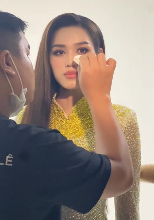 Đỗ Thị Hà xinh đẹp bất chấp ảnh cam thường.