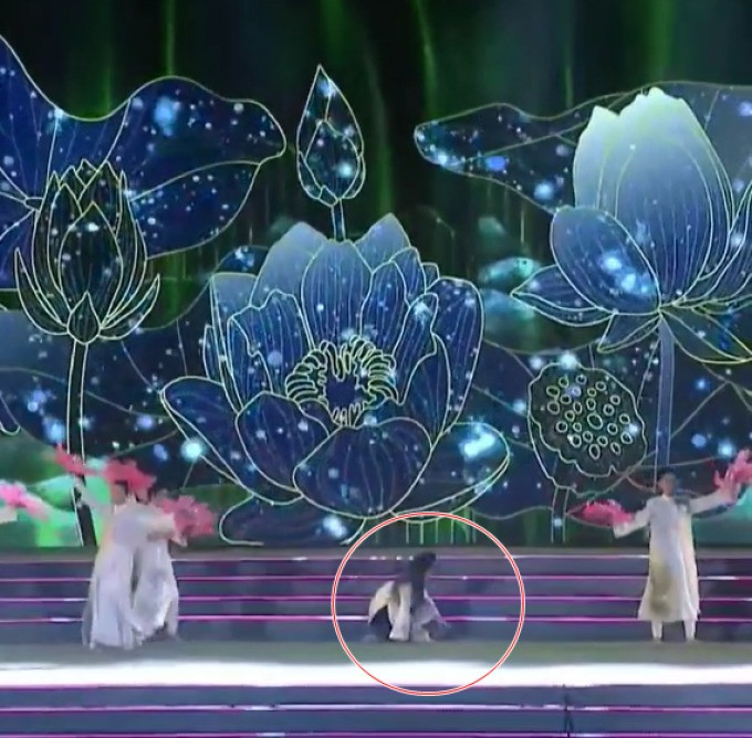 Hoa hậu Thiên Ân mới bị ngã cầu thang cách đây không lâu.