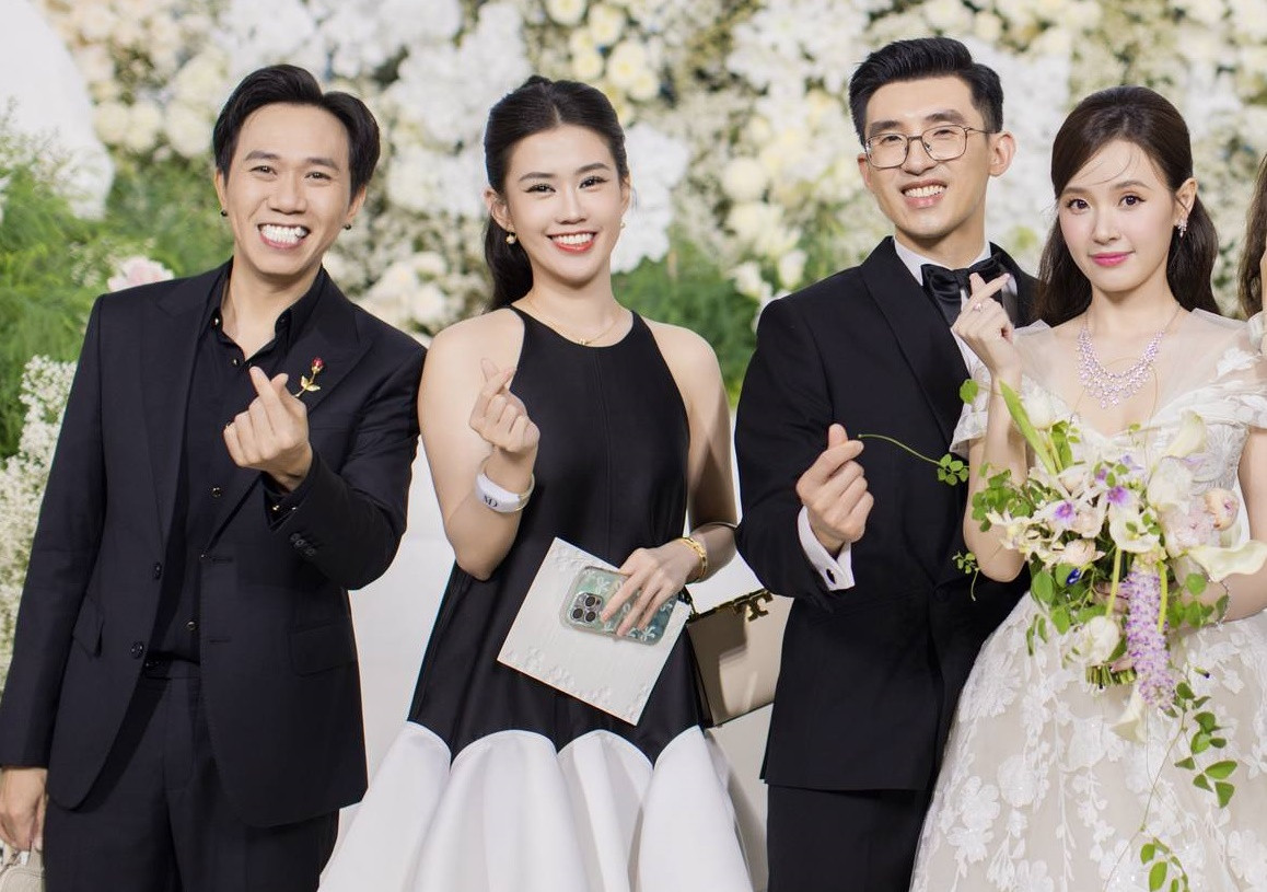 Diễn viên Anh Đức cũng bị hỏi khó về đám cưới của mình. Diễn viên Anh Đức cũng bị hỏi khó về đám cưới của mình.