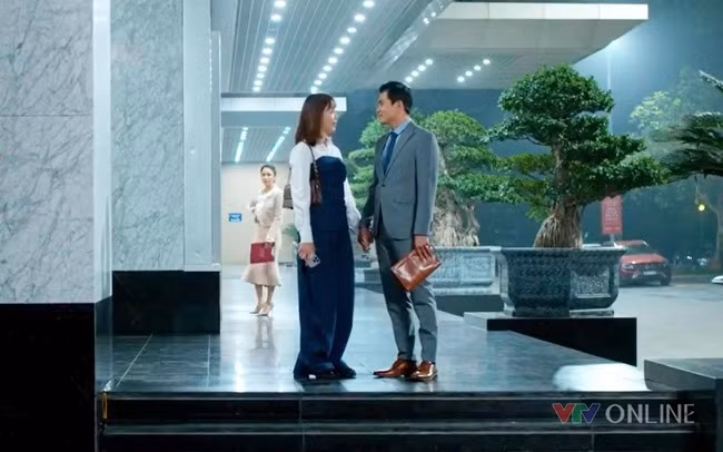 Hồng Diễm và Quang Sự vào vai hai vợ chồng.