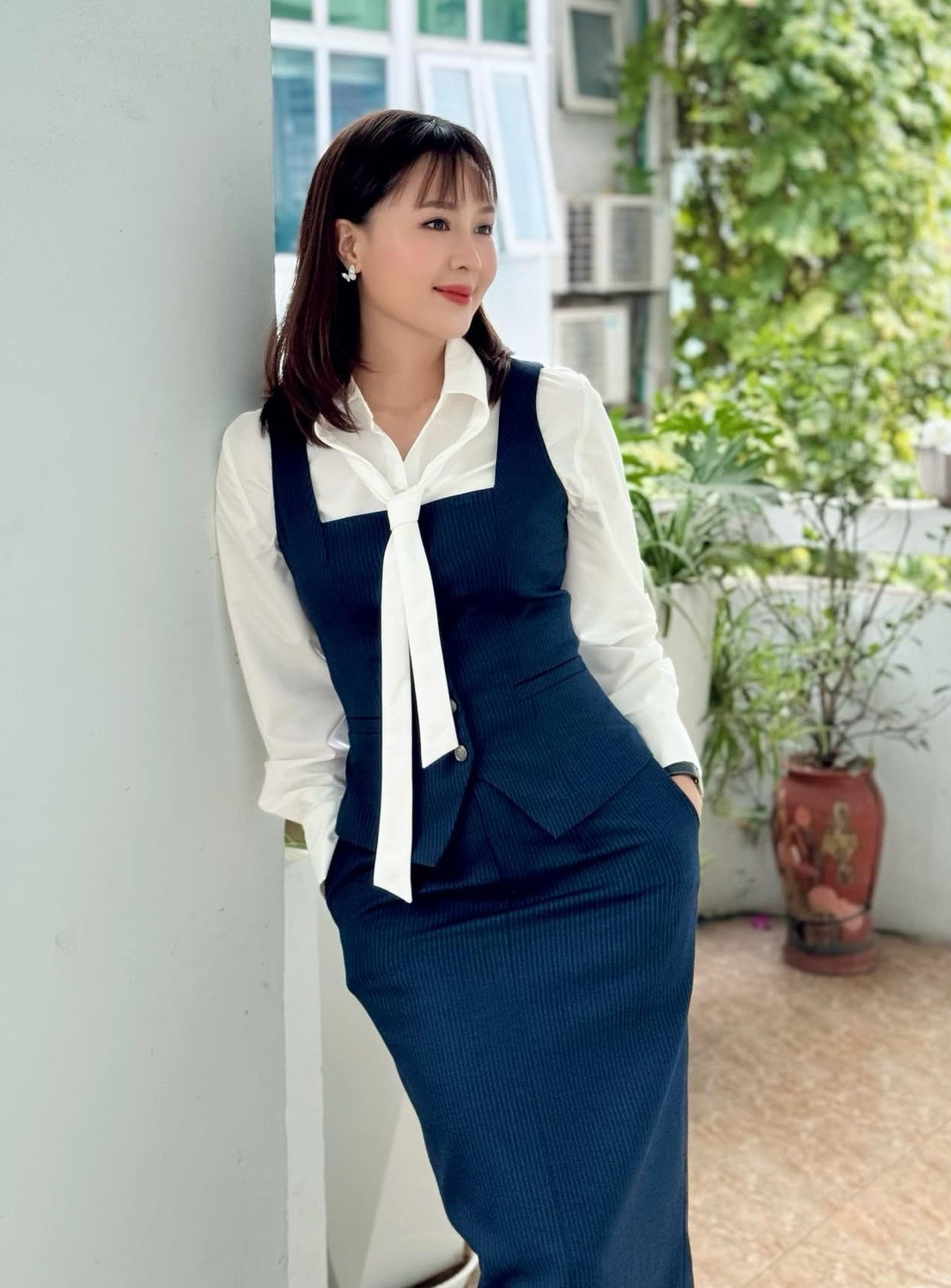 Vai diễn của cô có tạo hình trẻ trung. Vai diễn của cô có tạo hình trẻ trung.