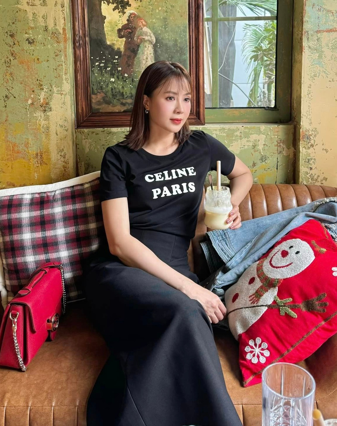 Hồng Diễm hơn một năm rồi mới trở lại phim trường. Hồng Diễm hơn một năm rồi mới trở lại phim trường.