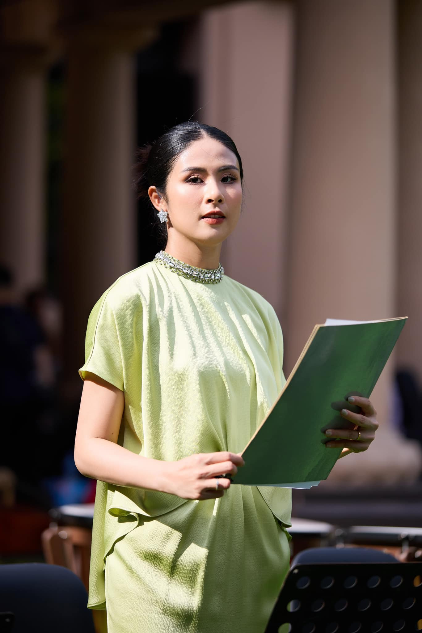 Ngọc Hân đang đảm nhận nhiều công việc khác nhau. Ngọc Hân đang đảm nhận nhiều công việc khác nhau.