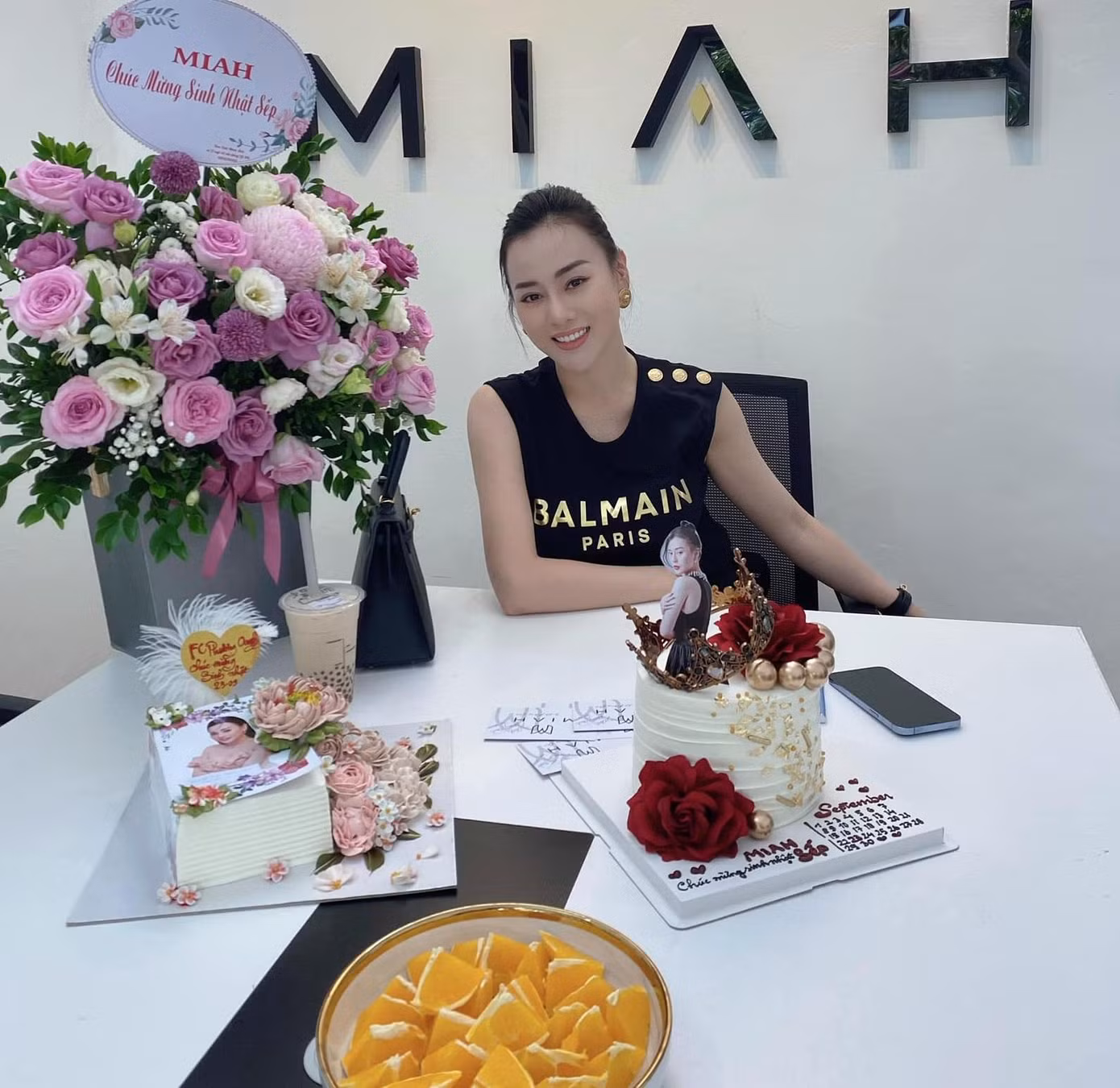 Phương Oanh khoe ảnh đón sinh nhật vui vẻ giữa ồn ào tình cảm. Phương Oanh khoe ảnh đón sinh nhật vui vẻ giữa ồn ào tình cảm.