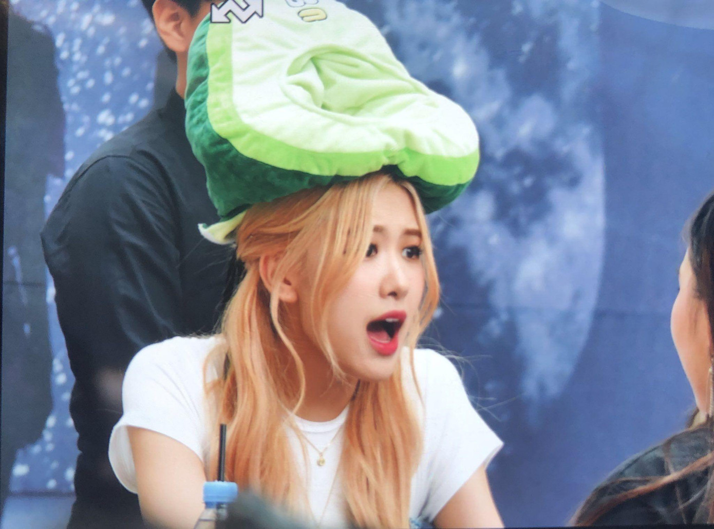 Nhìn gương mặt Rosé thấy mà thương!