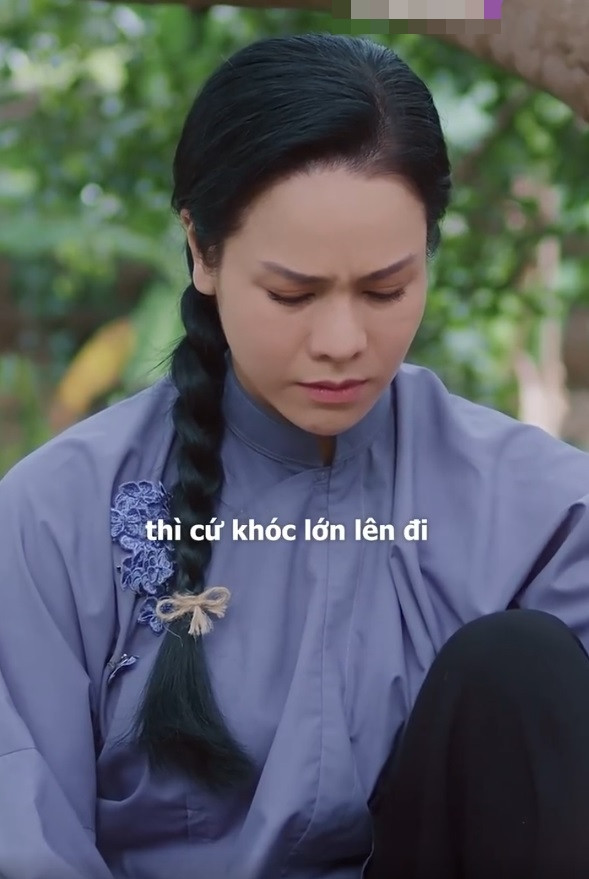 Dưới Bóng Con Hầu dù thu hút khán giả nhưng cũng tạo ra nhiều tranh cãi. Dưới Bóng Con Hầu dù thu hút khán giả nhưng cũng tạo ra nhiều tranh cãi.