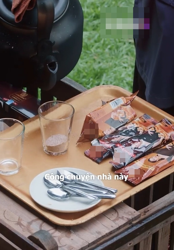 Phim có những cảnh như trích từ clip quảng cáo sản phẩm. Phim có những cảnh như trích từ clip quảng cáo sản phẩm.