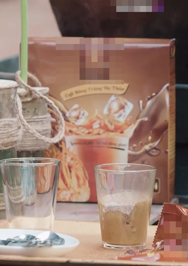 Phim có những cảnh như trích từ clip quảng cáo sản phẩm. Phim có những cảnh như trích từ clip quảng cáo sản phẩm.