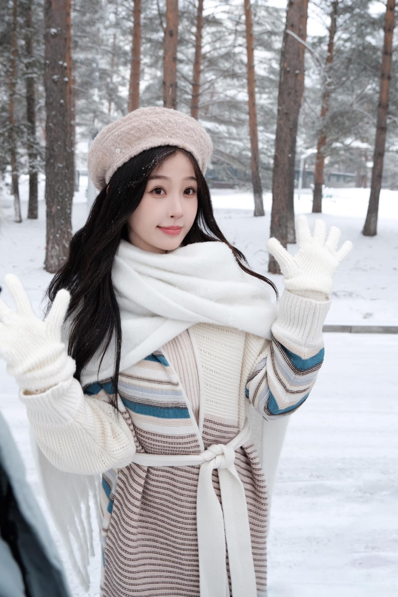 Ngu Thư Hân ghi điểm với style xinh yêu trong phim mới... Ngu Thư Hân ghi điểm với style xinh yêu trong phim mới...