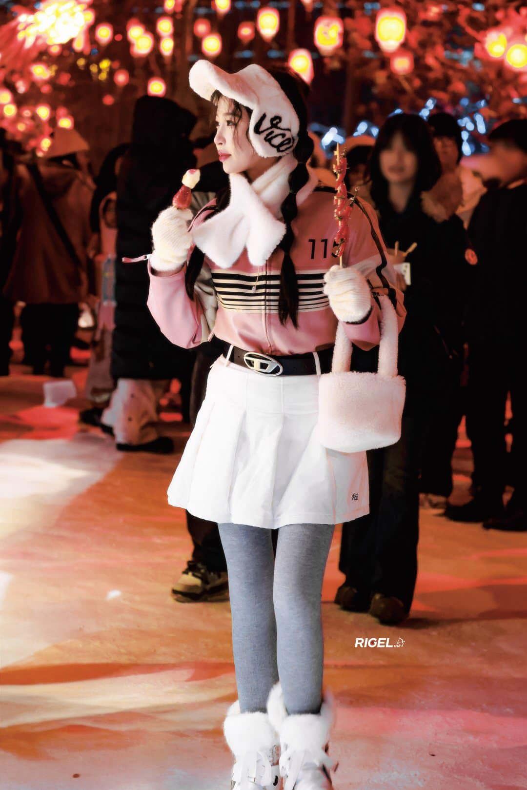 Ngu Thư Hân ghi điểm với style xinh yêu trong phim mới... Ngu Thư Hân ghi điểm với style xinh yêu trong phim mới...