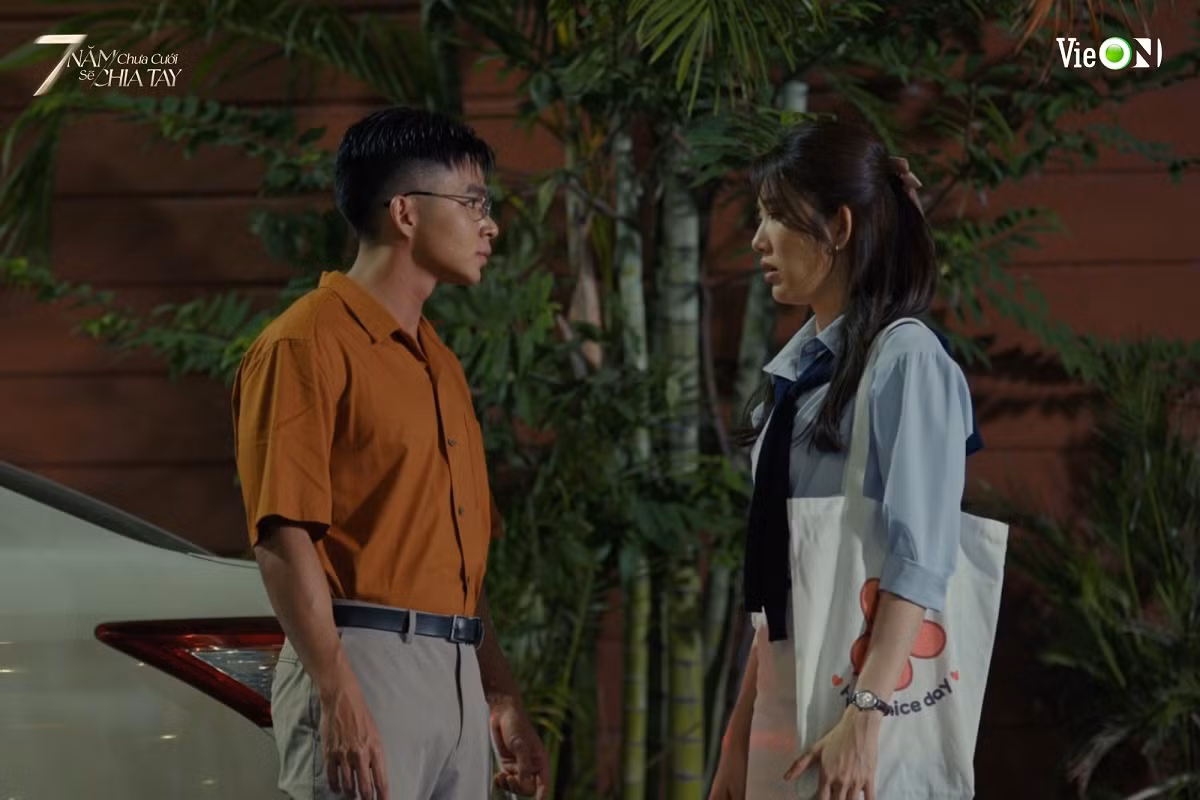 Hai nhân vật có nhiều cảnh tình cảm ở những tập đầu phim.
