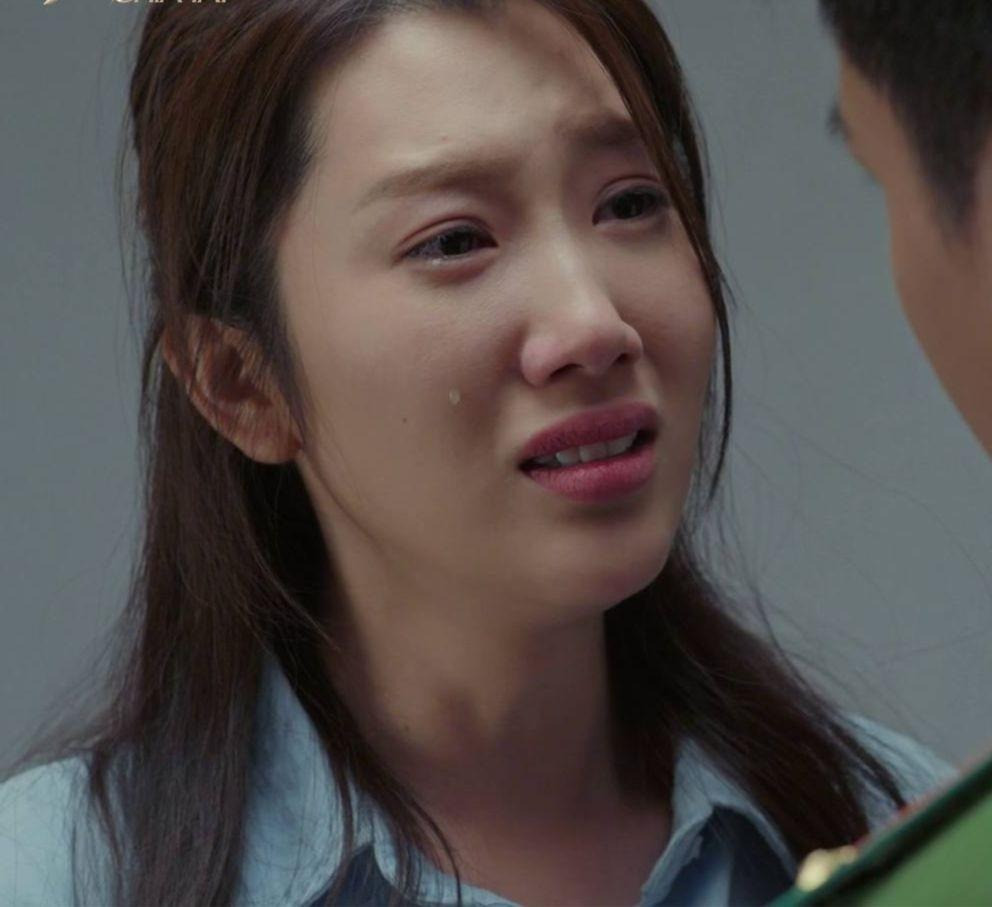 Thiên Ân mù quáng vì mối tình đầu đến mức khó chấp nhận. Thiên Ân mù quáng vì mối tình đầu đến mức khó chấp nhận.