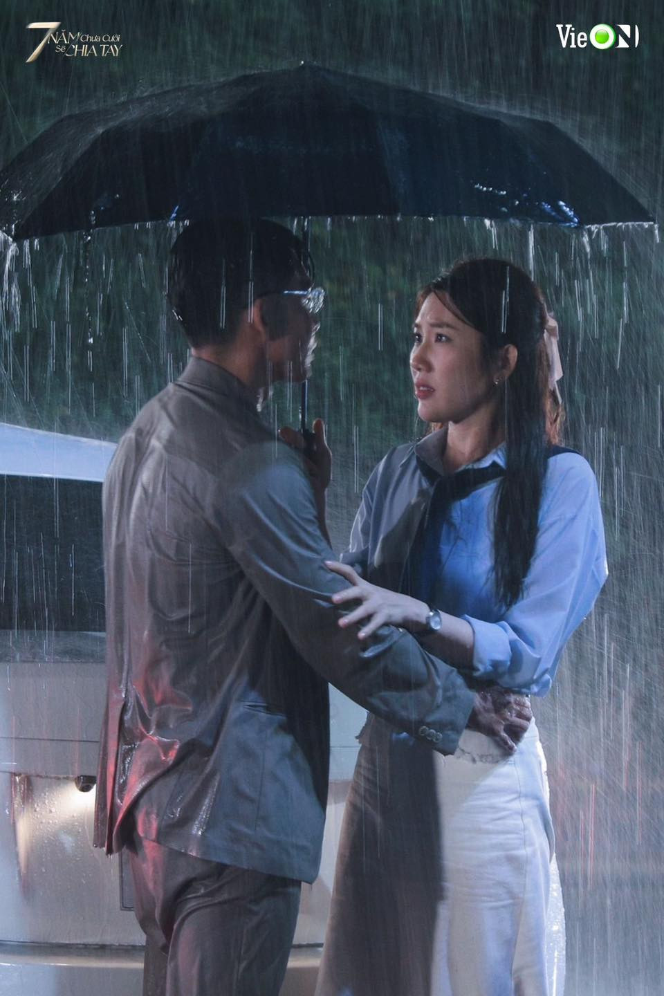 Nữ chính quá mù quáng với mối tình đầu của mình. Nữ chính quá mù quáng với mối tình đầu của mình.