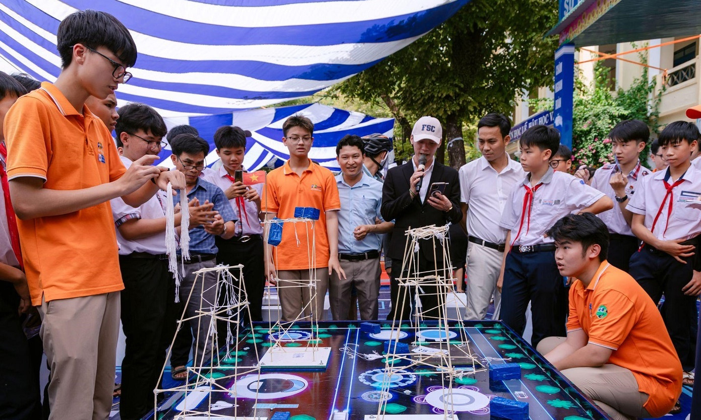 Sản phẩm mô hình nhà chống động đất của các đội thi trong cuộc thi AI Builders’ Showdown Sản phẩm mô hình nhà chống động đất của các đội thi trong cuộc thi AI Builders’ Showdown