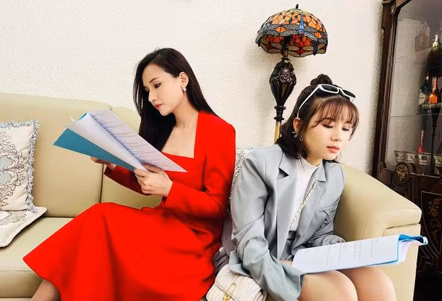 Nhân vật của cô phải "sống chung với con chồng"