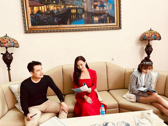 Gia đình ba người của Lã Thanh Huyền trong phim mới