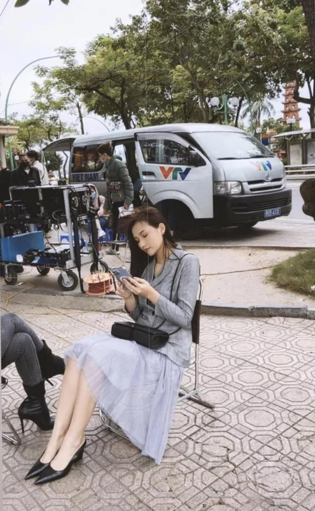 Nữ diễn viên ăn mặc sành điệu trong phim mới