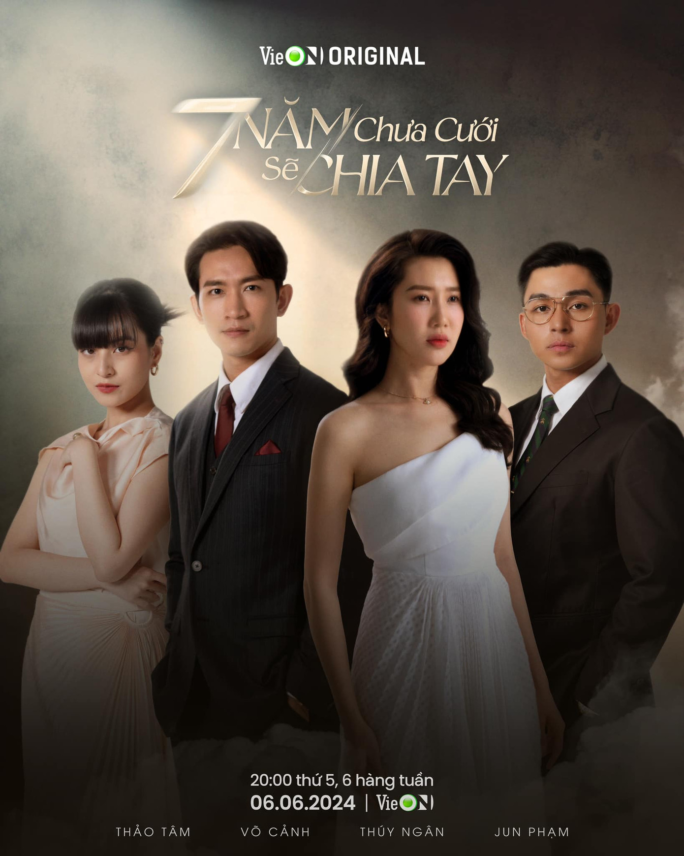 "7 Năm Chưa Cưới Sẽ Chia Tay" từng gây thất vọng về tạo hình và thần thái trên poster phim.