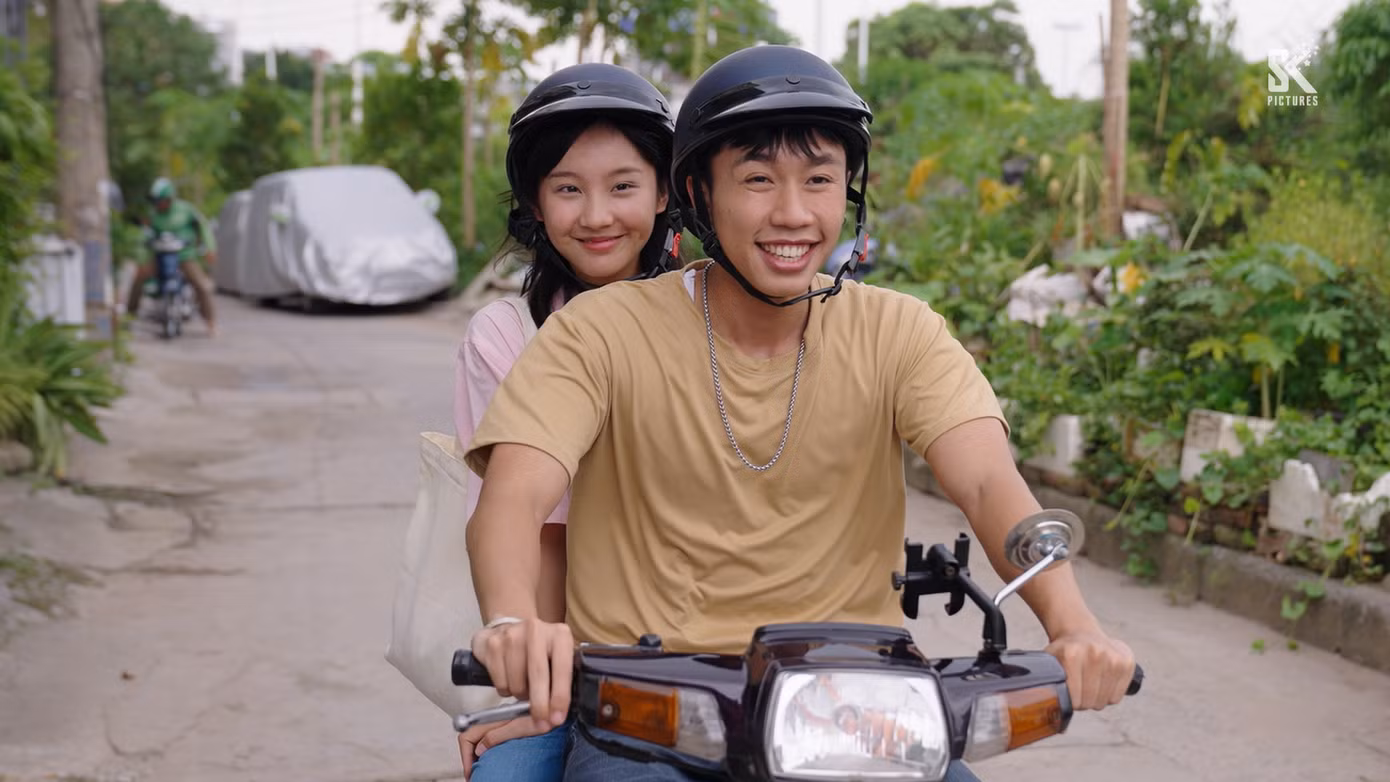 Đi Giữa Trời Rực Rỡ càng về sau càng bớt hấp dẫn. Đi Giữa Trời Rực Rỡ càng về sau càng bớt hấp dẫn.