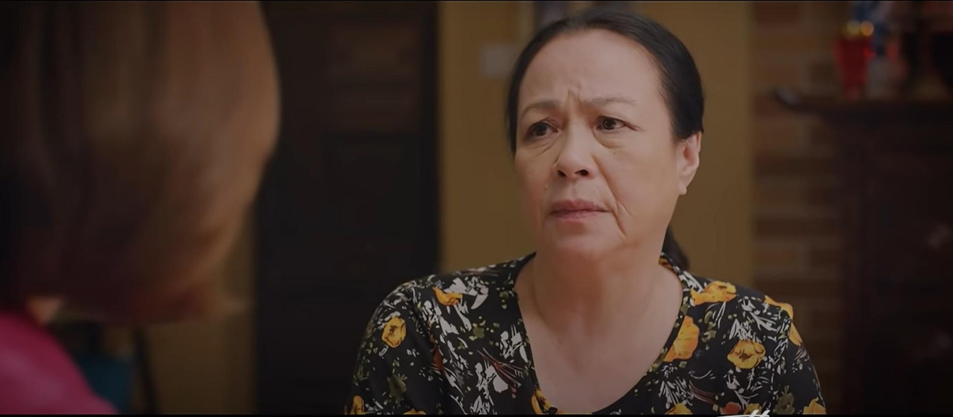 Vân Trang băn khoăn không biết nên nhận lời hay từ chối Vân Trang băn khoăn không biết nên nhận lời hay từ chối