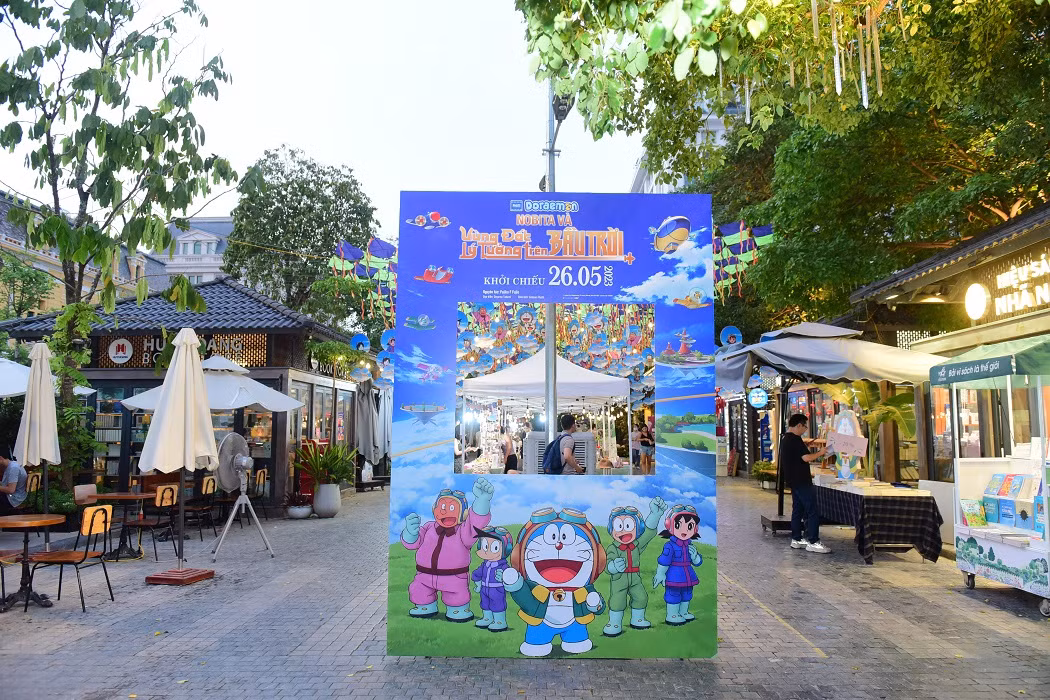 Doraemon và các bạn đang phủ xanh các phố sách ở HN và TP.HCM.