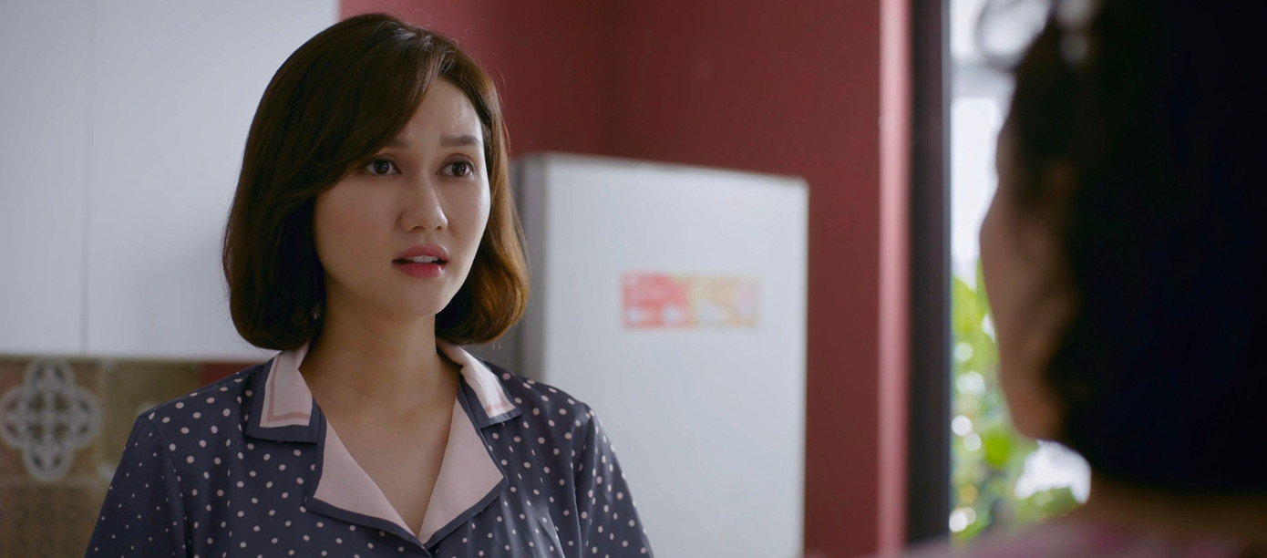 Quyên thân thiện với nhà chồng hơn, không ngại bật lại mẹ đẻ khi bà quá khó tính. Quyên thân thiện với nhà chồng hơn, không ngại bật lại mẹ đẻ khi bà quá khó tính.