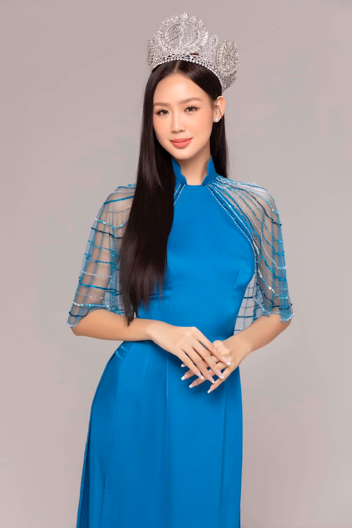 Bảo Ngọc đã lên tiếng giải thích rằng chính BTC cuộc thi đã chọn bộ váy này cho cô. Bảo Ngọc đã lên tiếng giải thích rằng chính BTC cuộc thi đã chọn bộ váy này cho cô.