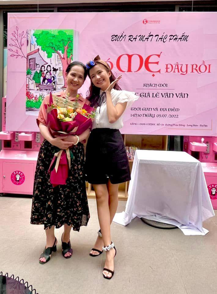 NSND Lan Hương trong buổi quay chia tay "Thương Ngày Nắng Về". NSND Lan Hương trong buổi quay chia tay "Thương Ngày Nắng Về".