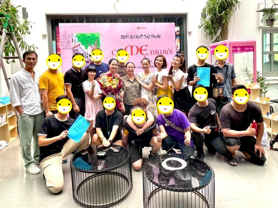 Khoảnh khắc đoàn tụ của gia đình bà Nga Khoảnh khắc đoàn tụ của gia đình bà Nga