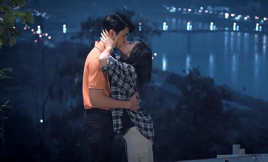 Quỳnh Kool khen ngợi Bình An trong các cảnh hôn Quỳnh Kool khen ngợi Bình An trong các cảnh hôn