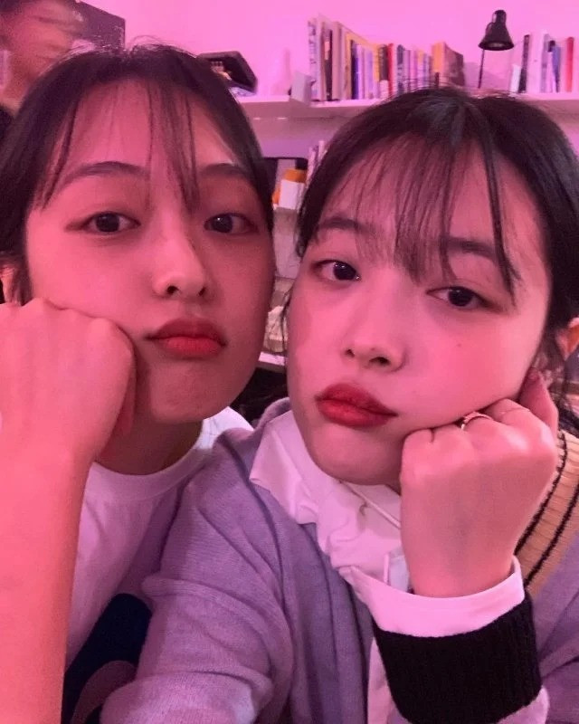 Cô và Sulli có ngoại hình rất giống nhau.