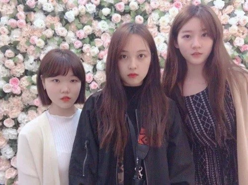 Kim Bo Ra và Kim Sae Ron cũng thân nhau như chị em.