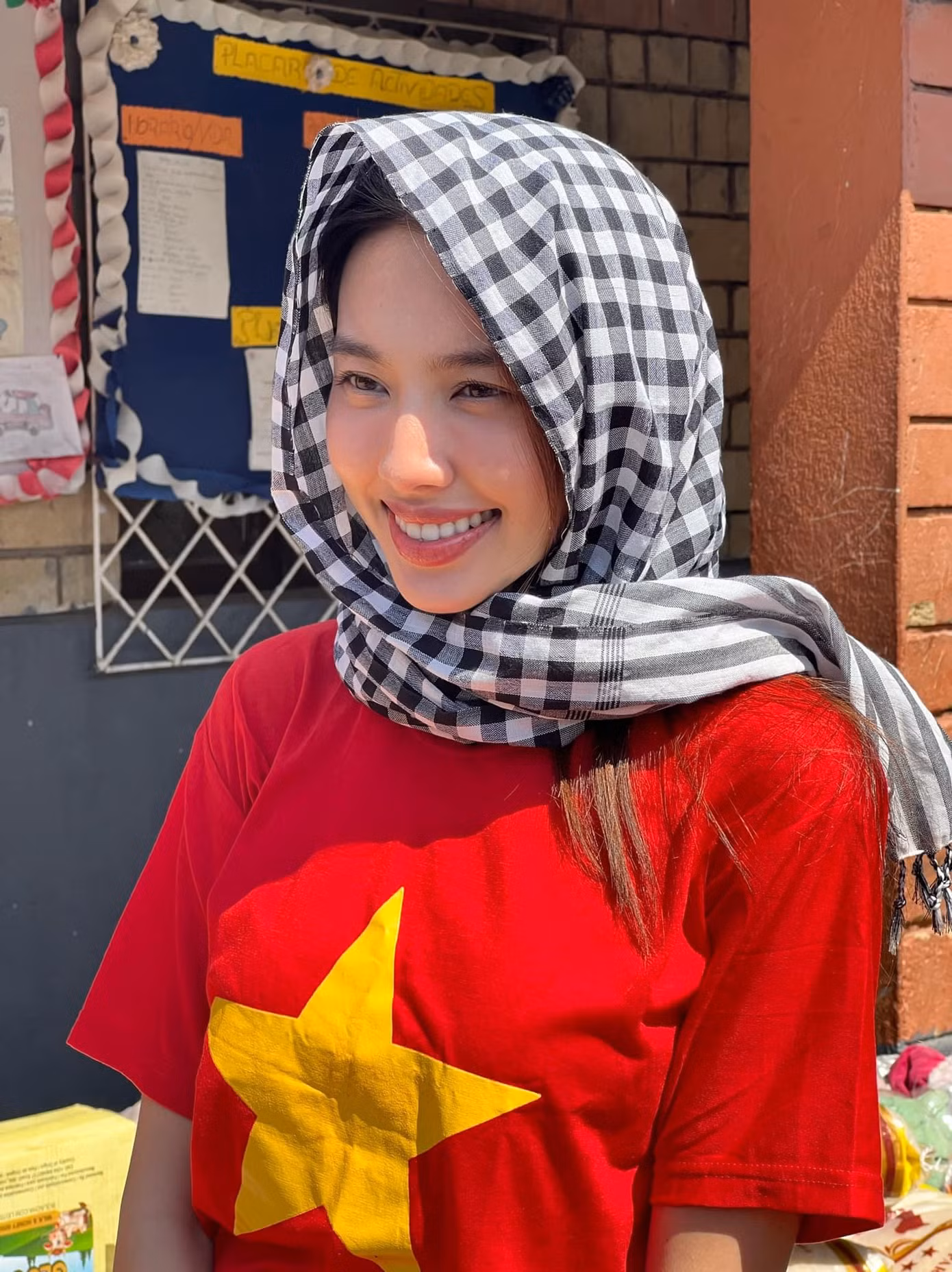 Thùy Tiên tự bỏ tiền túi để làm từ thiện trong chuyến đi này Thùy Tiên tự bỏ tiền túi để làm từ thiện trong chuyến đi này
