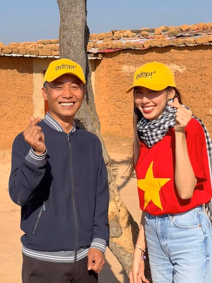 Thùy Tiên và Quang Linh Vlogs có rất nhiều khoảnh khắc thân thiết ở Angola
